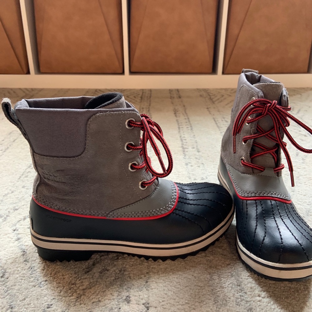 “Slimpack II” Waterproof Sorel Boot Size 5 Kids